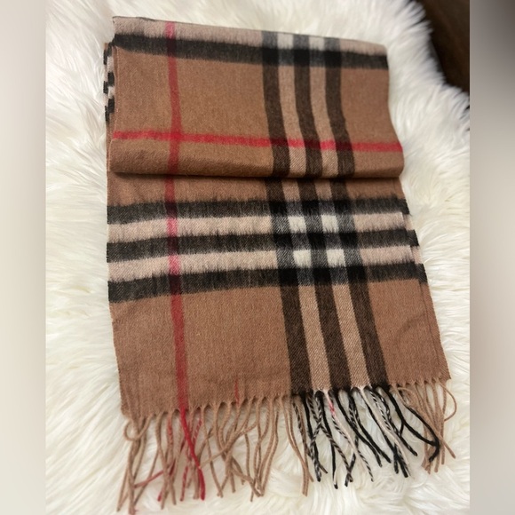 Burberry Classic Check Scarf in Brown and Tan. Excellent condition - Picture 6 of 8